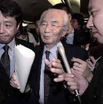 Daiei chairman, president quit over stock scandal